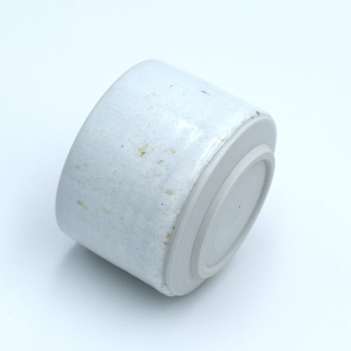 KORONGOLT PORCELÁN CSÉSZE